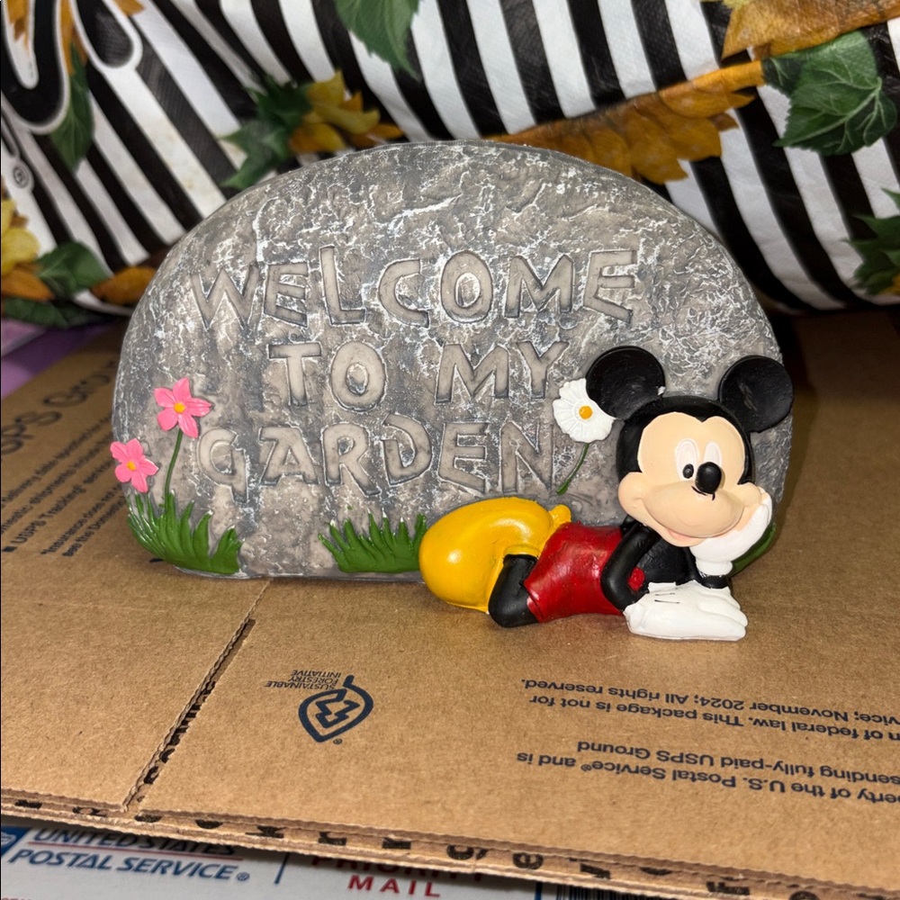 New item.. Mickey welcome stone